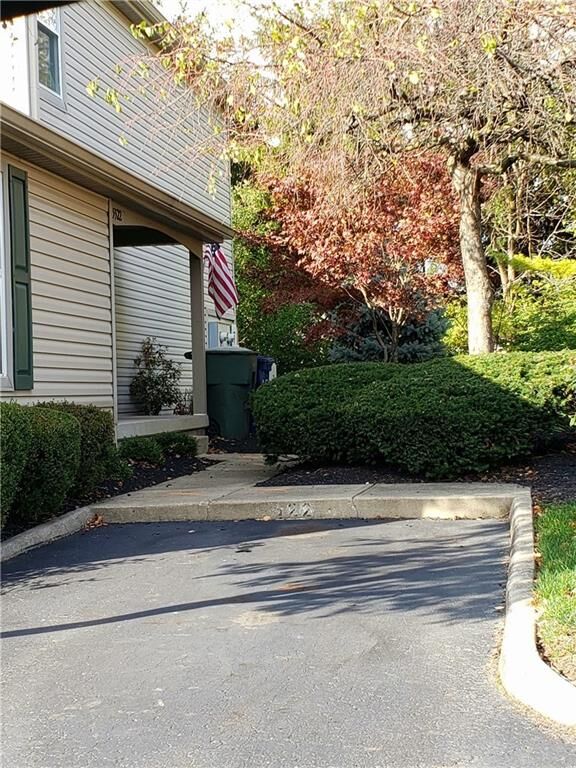 Property Photo: 5522 Valencia Park Boulevard 2D OH 43026