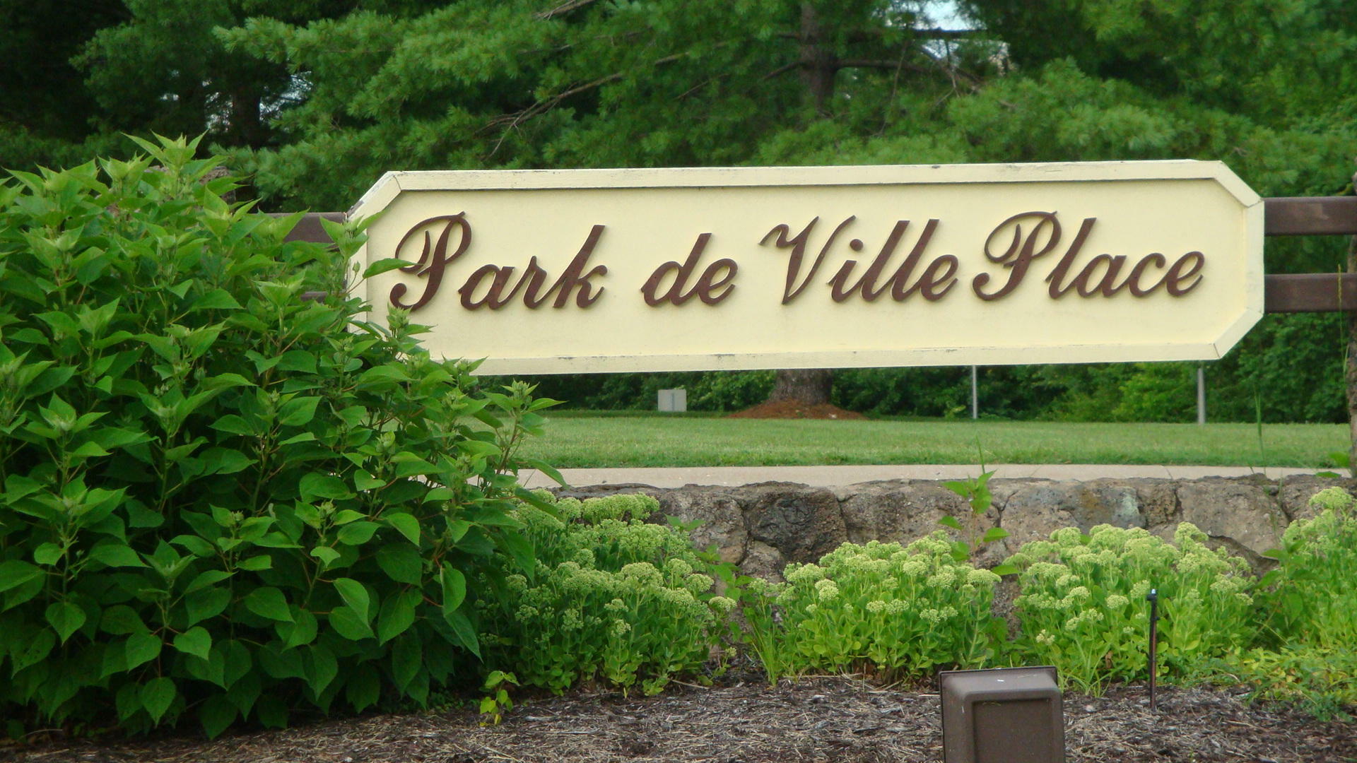 Property Photo: 2806 Park De Ville Pl MO 65203
