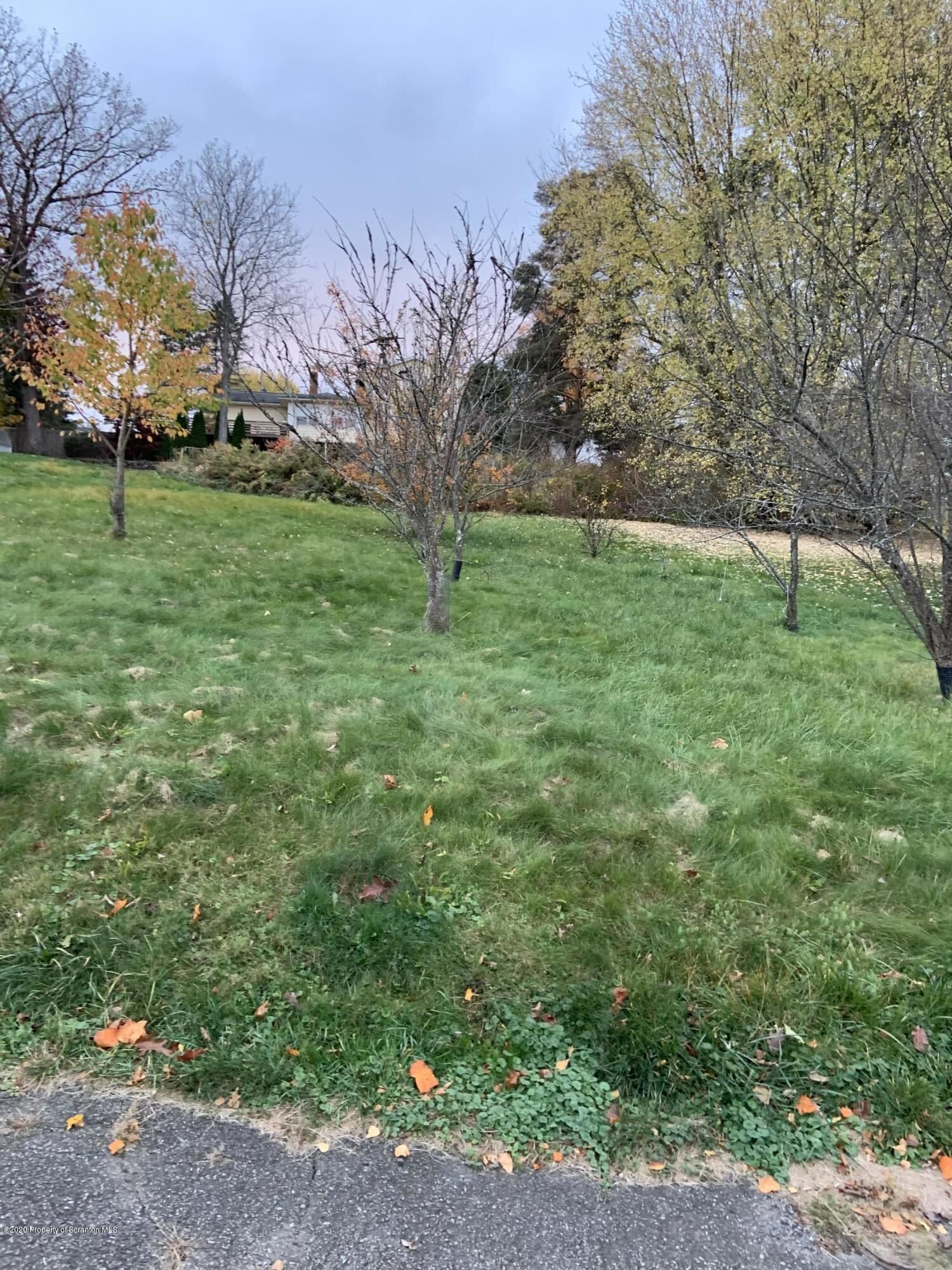 Property Photo:  312 Tulip Circle  PA 18411 