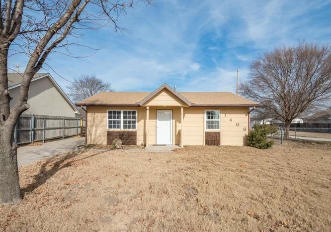 Property Photo:  1406 W 44th St S  KS 67217-4337 