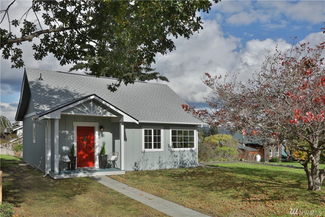 Property Photo:  516 2nd St  WA 98260 