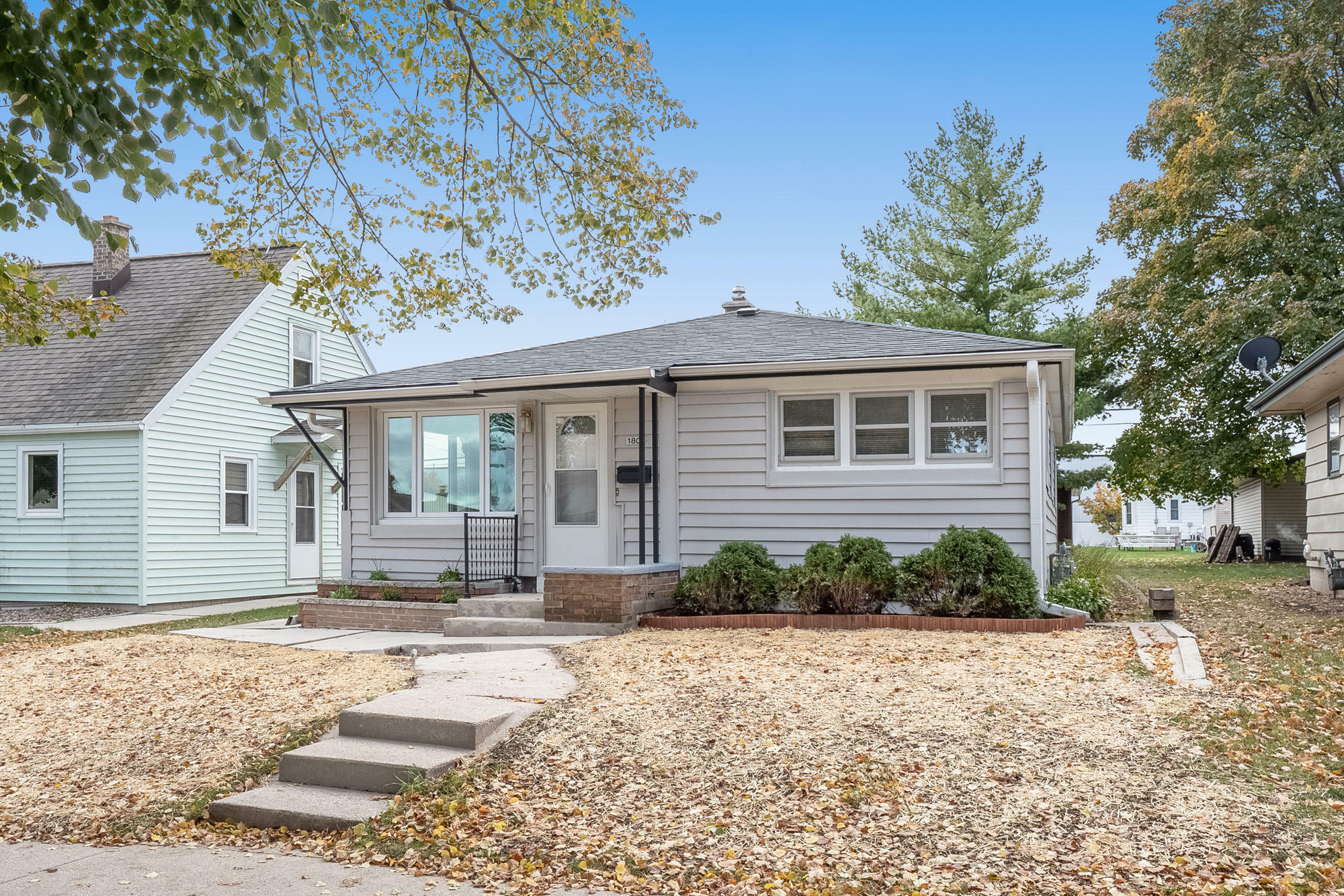 Property Photo: 1805 Arizona Ave WI 53081