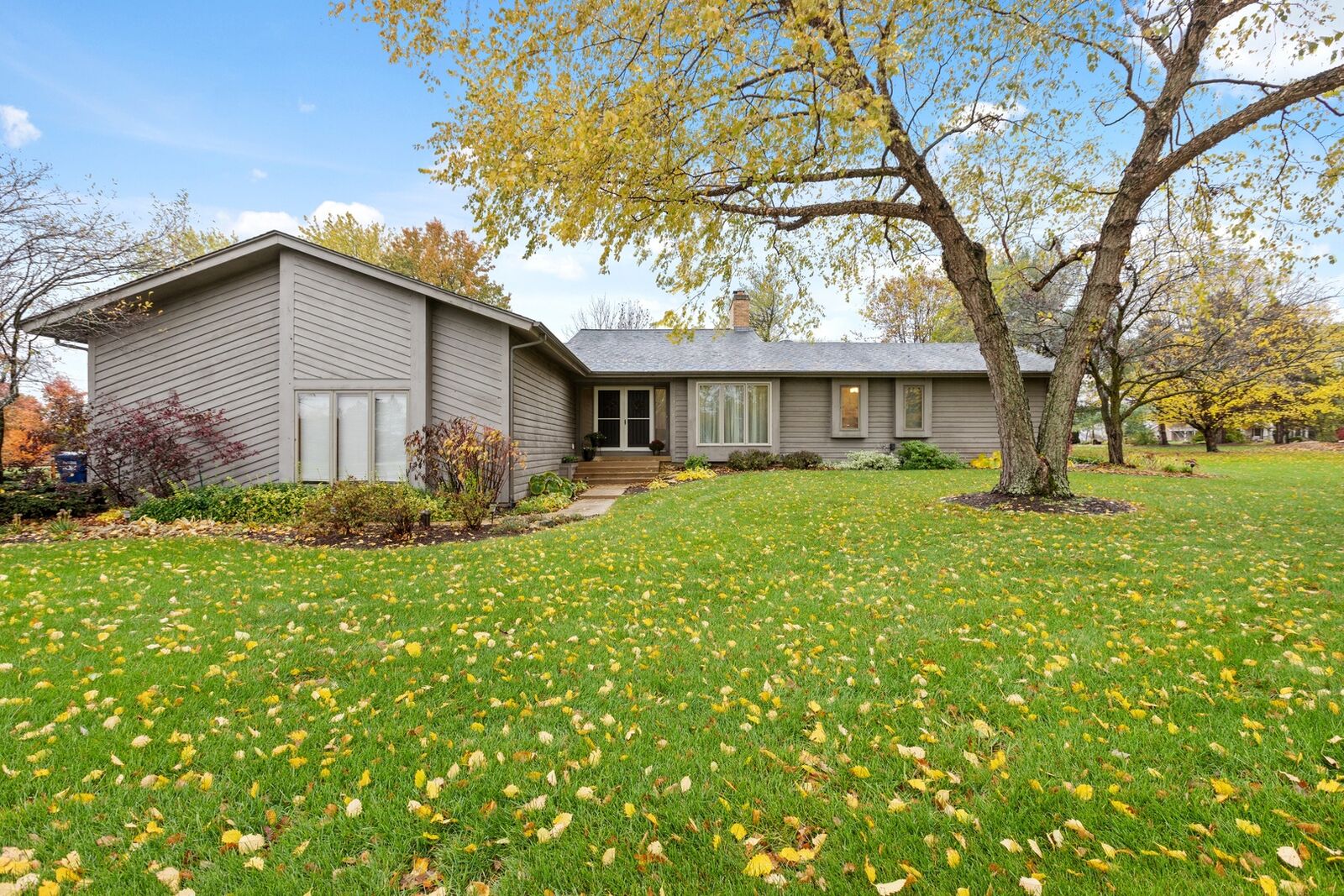 Property Photo: 41W119 Dillonfield Drive IL 60119