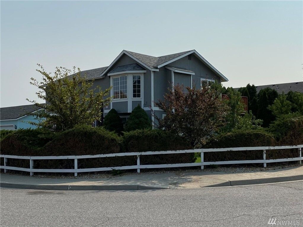 Property Photo:  507 Fairfield Lane  WA 98801 