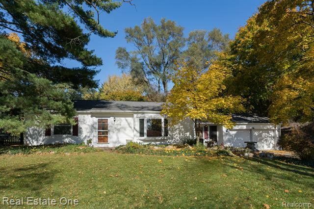 Property Photo:  470 Maplehill Road  MI 48306 