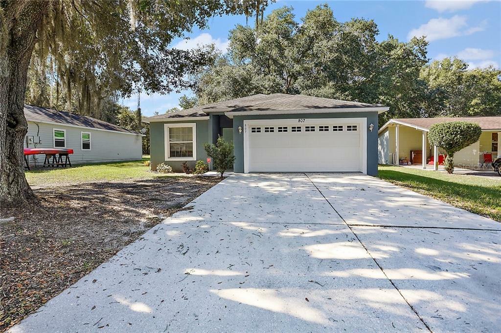 Property Photo:  807 Georgia Avenue  FL 34748 