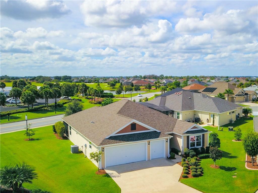 Property Photo: 3586 Nutmeg Court FL 32163