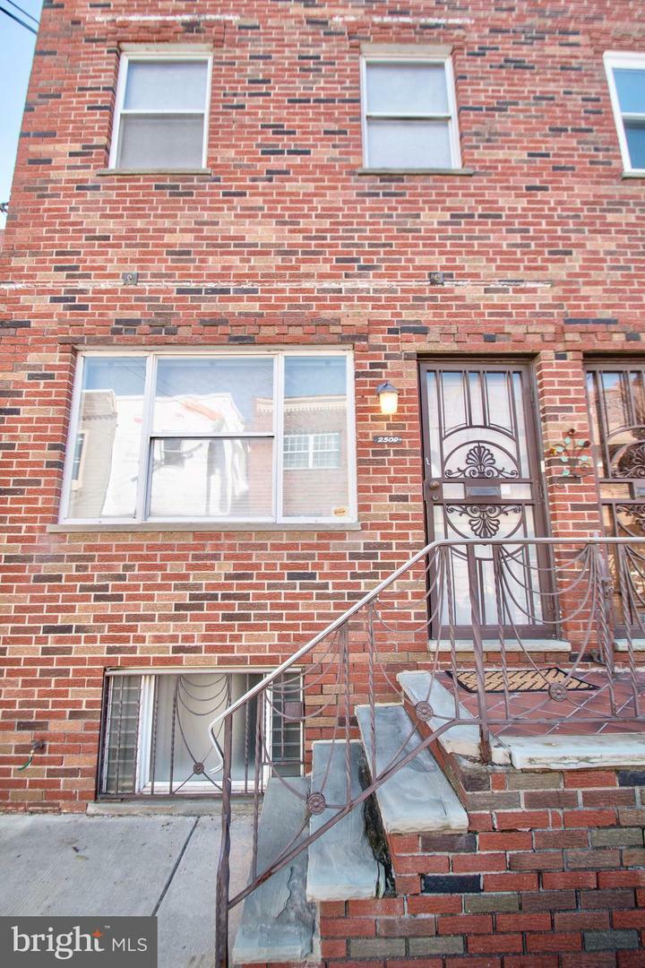 Property Photo: 2509 S Sartain Street PA 19148
