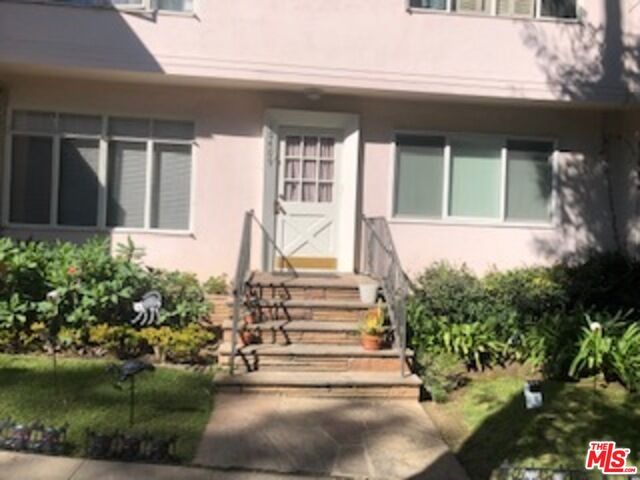 Property Photo:  10409   Almayo Ave 5  CA 90064 