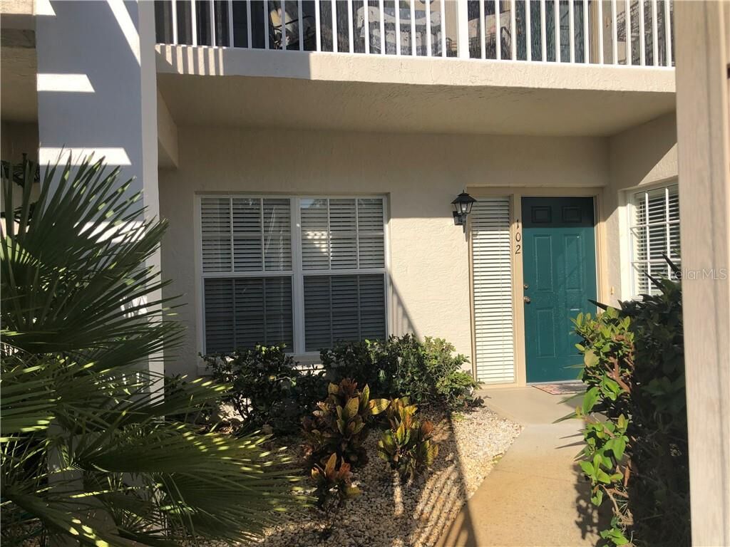 Property Photo: 318 Clearbrook Circle 102 FL 34292
