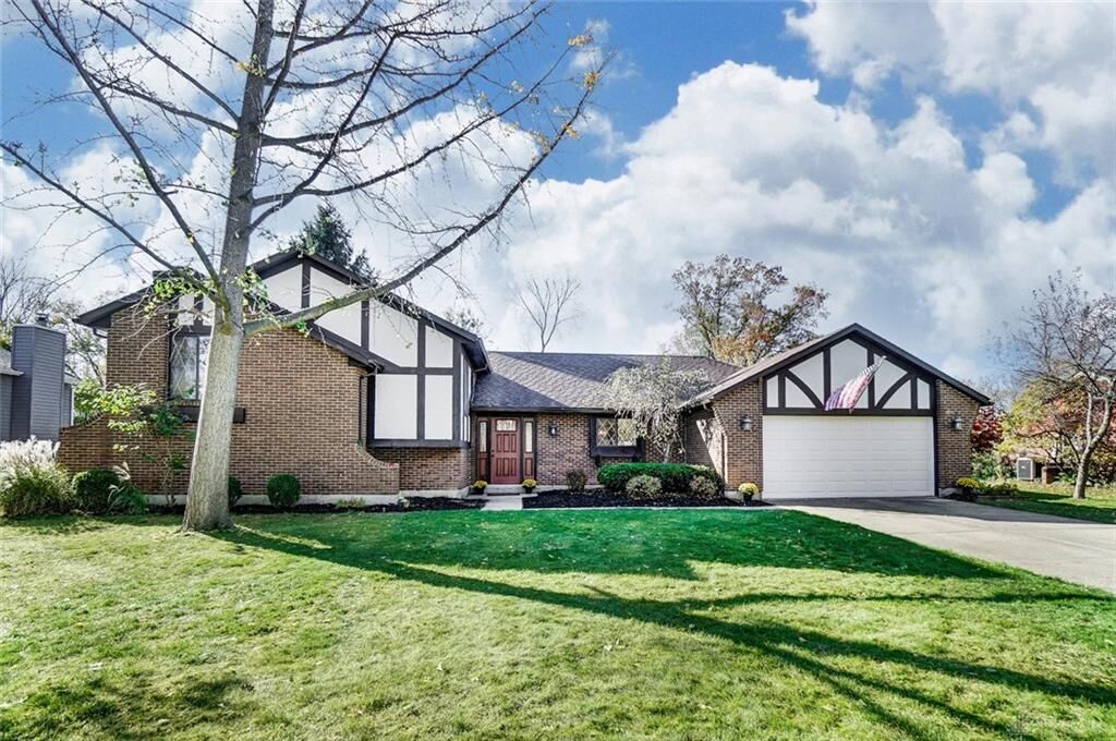 Property Photo:  7251 Showplace Drive  OH 45424