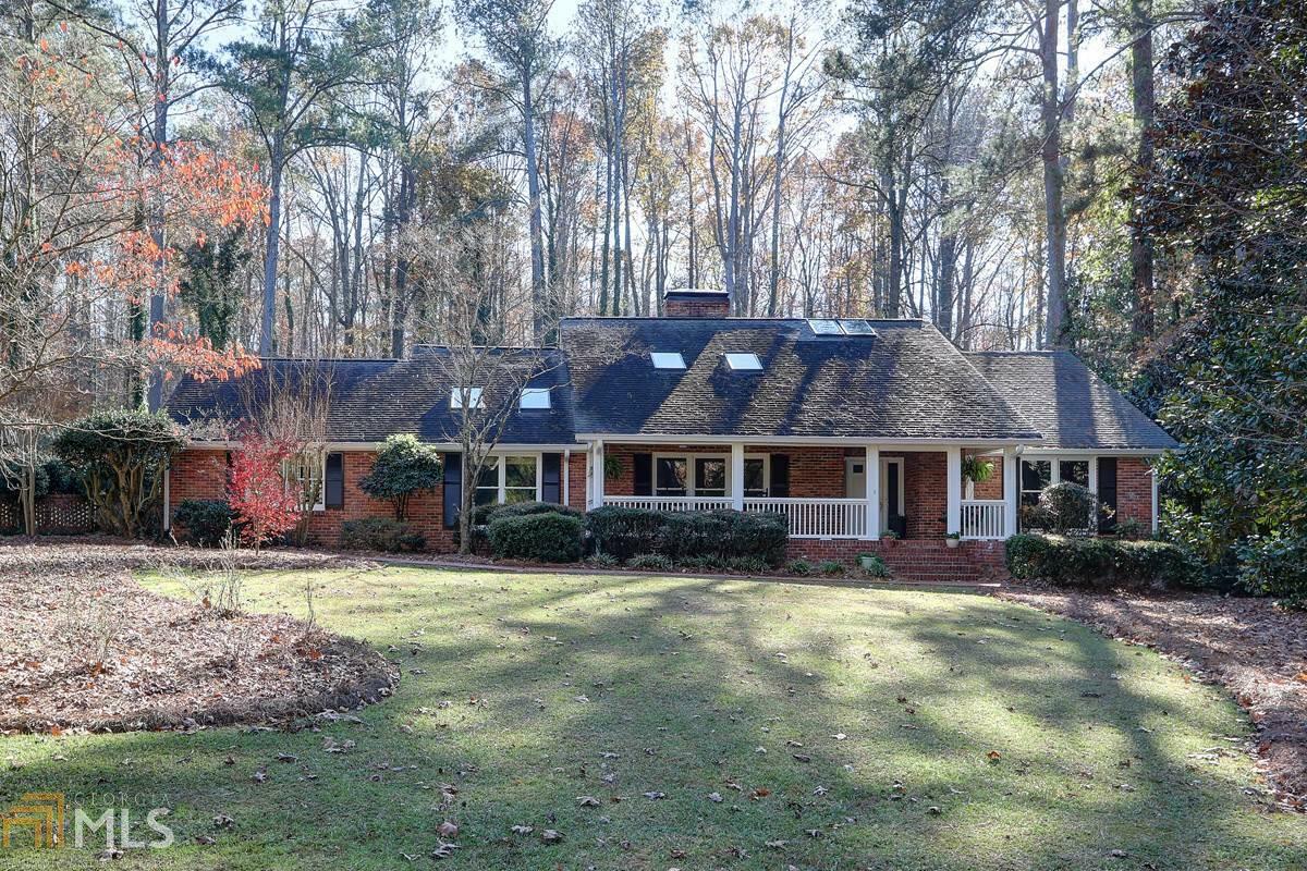 Property Photo:  496 Londonberry Rd  GA 30327 