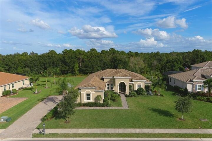 Property Photo: 507 167th Boulevard E FL 34212