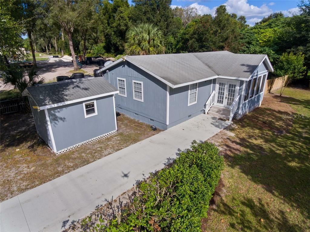Property Photo: 499 W Beresford Road FL 32720