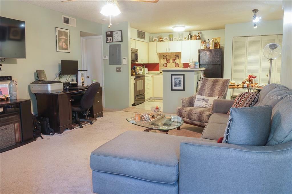Property Photo: 415 Lakepointe Drive 208 FL 32701