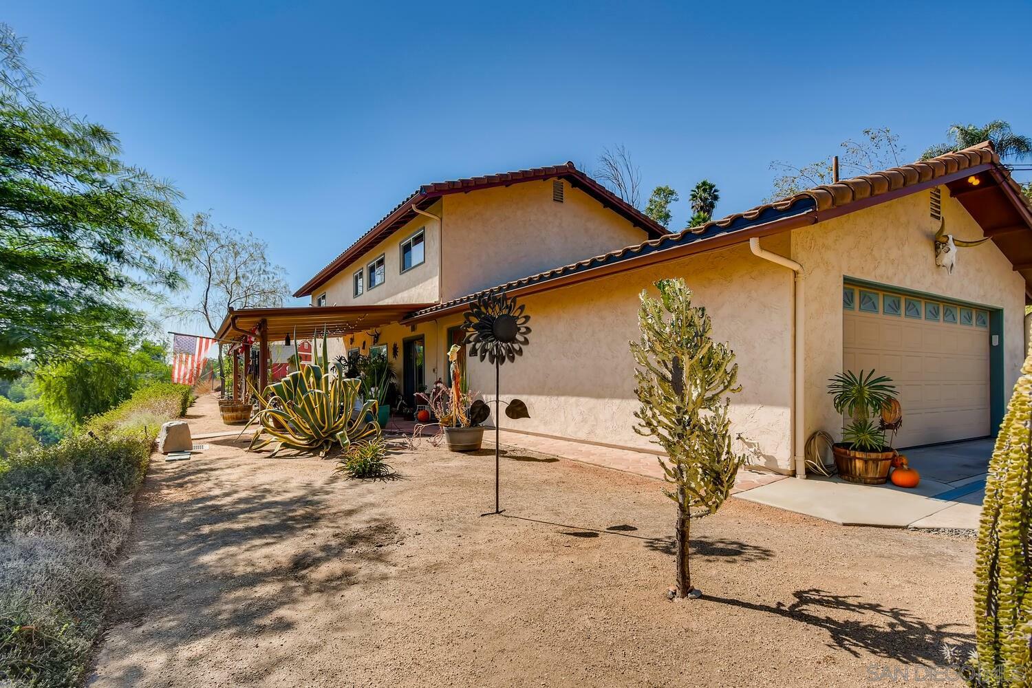 Property Photo:  11331 Valle Vista Rd  CA 92040 