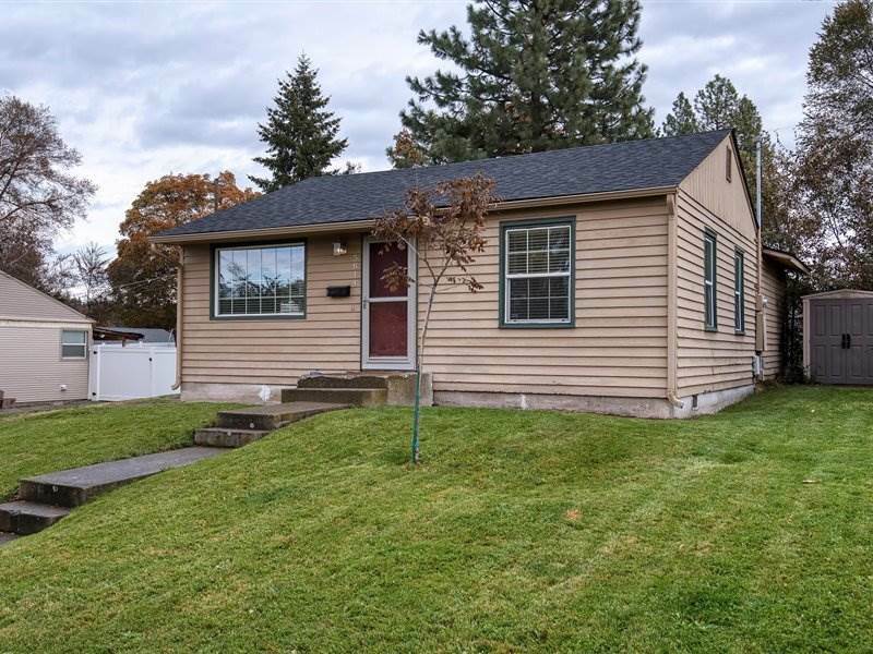 Property Photo:  5814 N Lindeke St  WA 99205-7143 