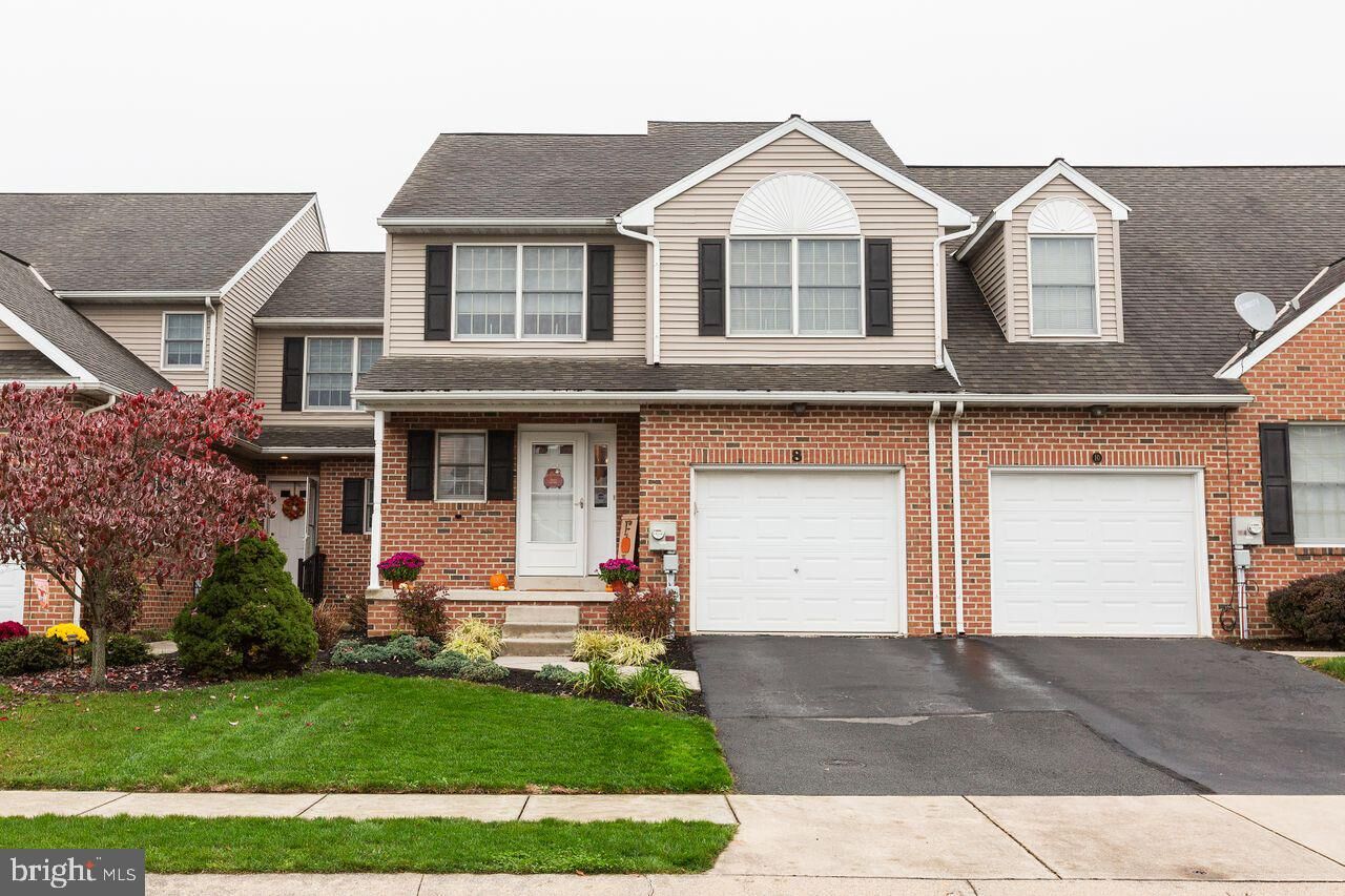 Property Photo:  8 Spring Hill Lane  PA 17554 