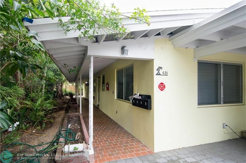 Property Photo: 631 NE 17th Way 2 FL 33304
