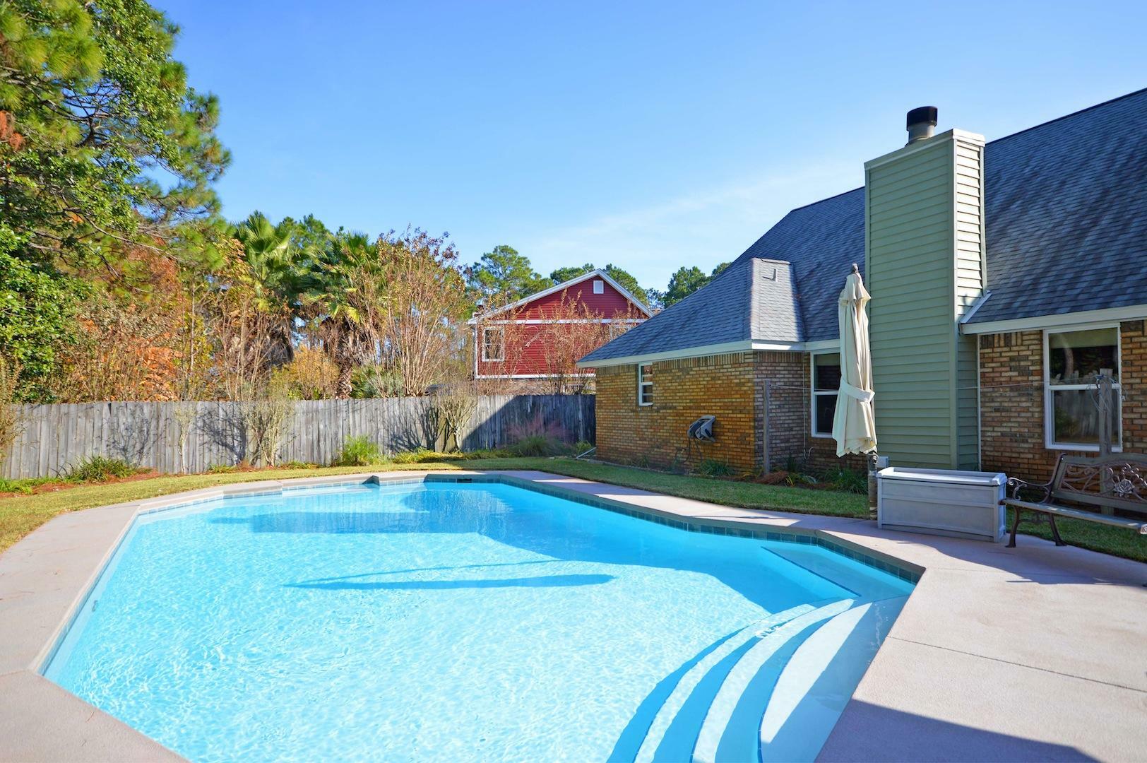 Property Photo:  540 E Timberlake Drive  FL 32569 