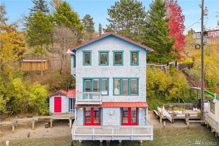 Property Photo:  5631 Seaview Ave NW  WA 98107 