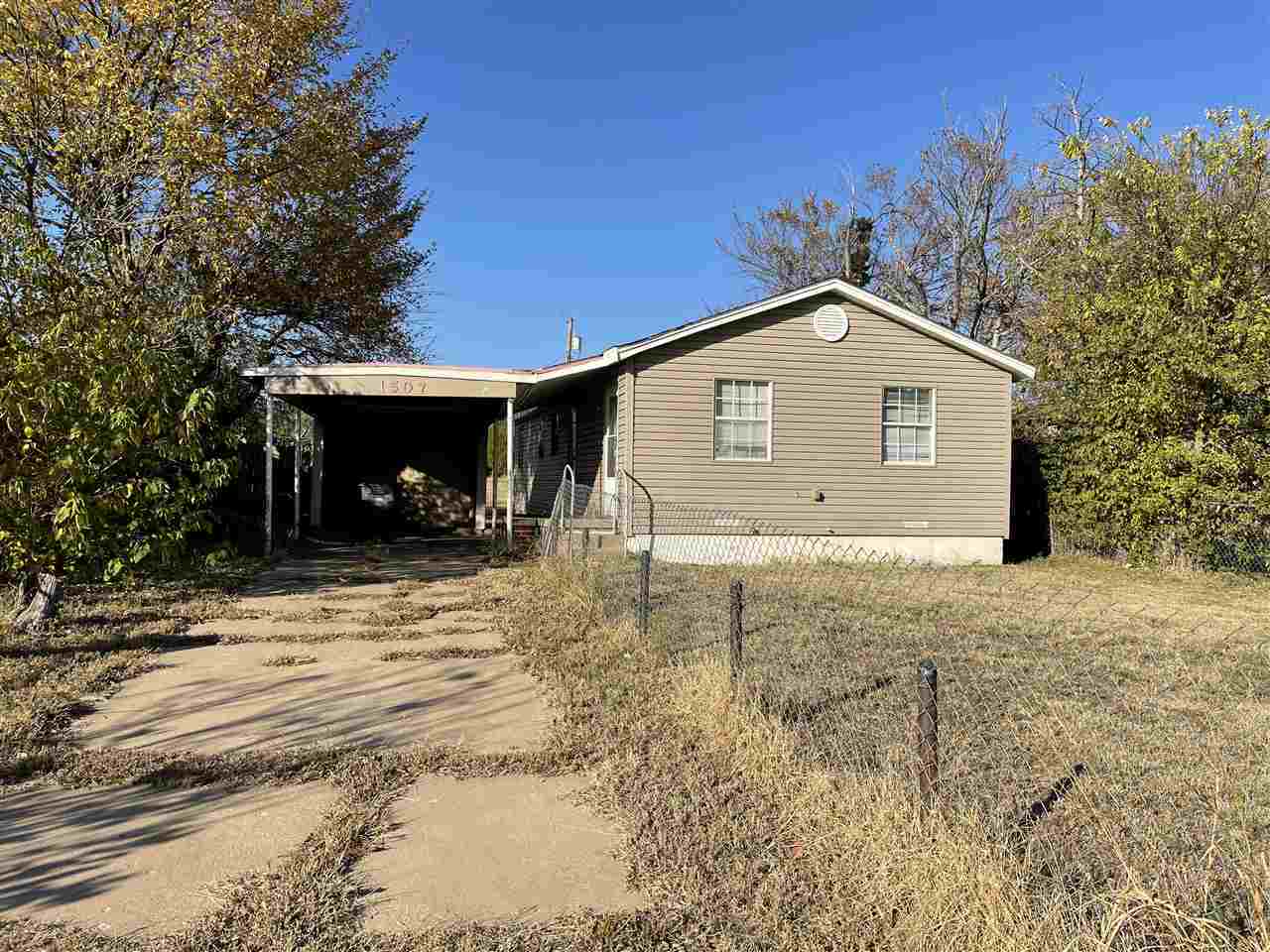 Property Photo:  1507 SW Oklahoma Ave  OK 73501-7914 