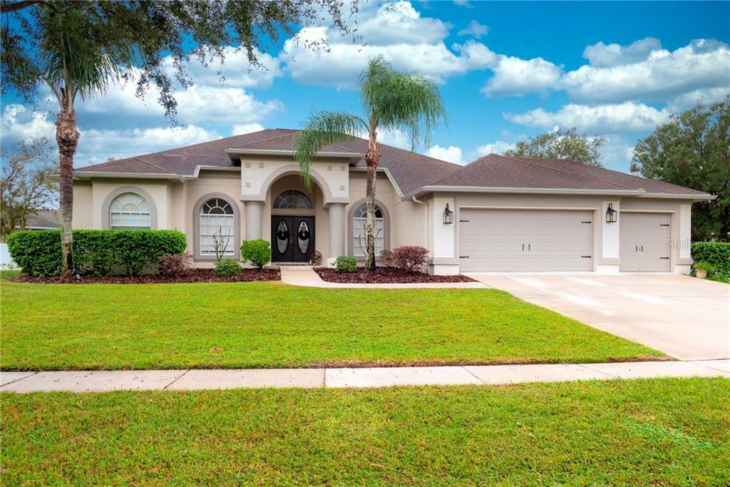 Property Photo:  12407 Creek Edge Drive  FL 33579 