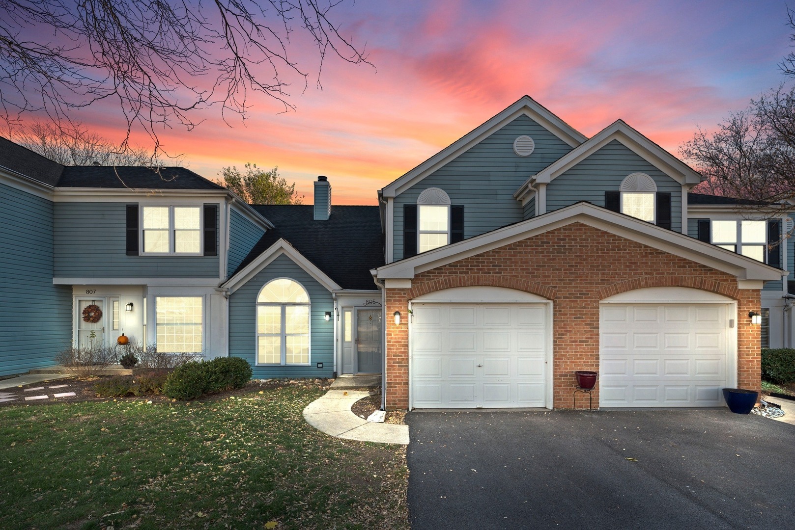 Property Photo: 805 North Constitution Avenue IL 60042
