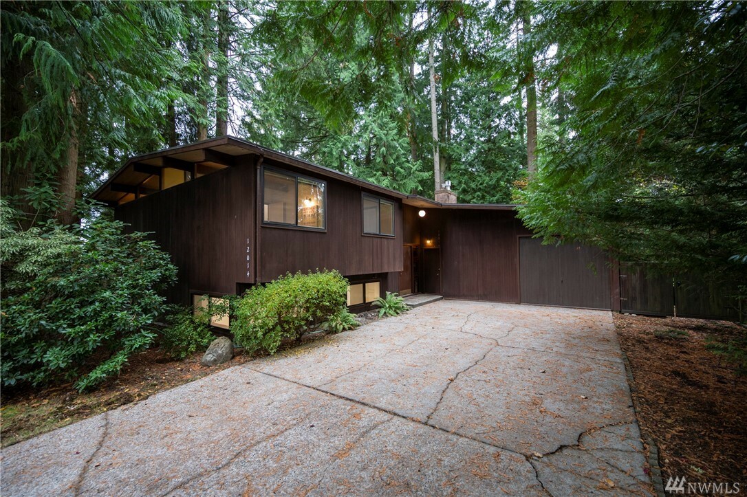 Property Photo:  12014 NE 64th St  WA 98033 