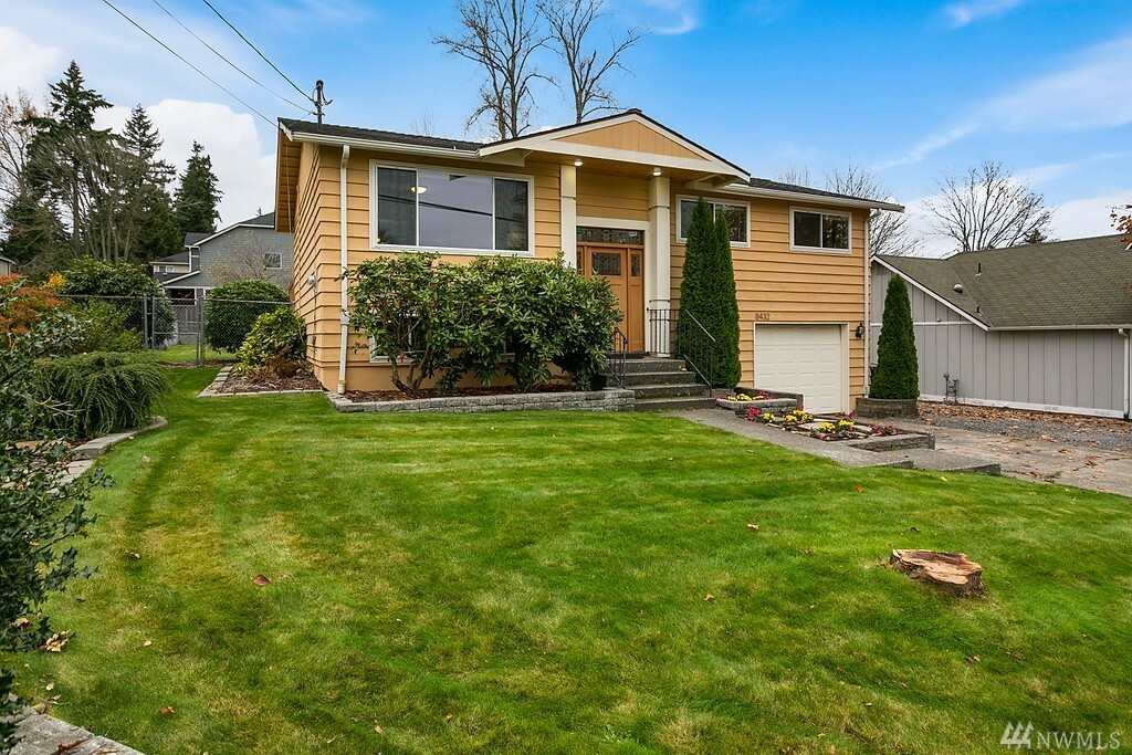 Property Photo:  8432 NE 145th St  WA 98028 