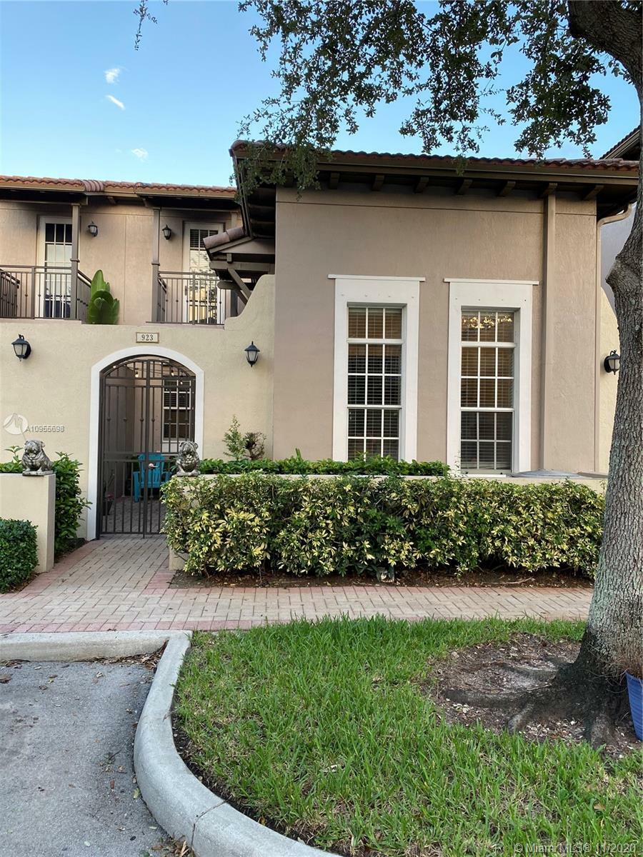 Property Photo:  923 SW 146th Ter  FL 33027 