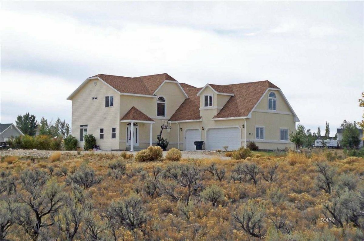 Property Photo: 954 Bluejay Dr NV 89815