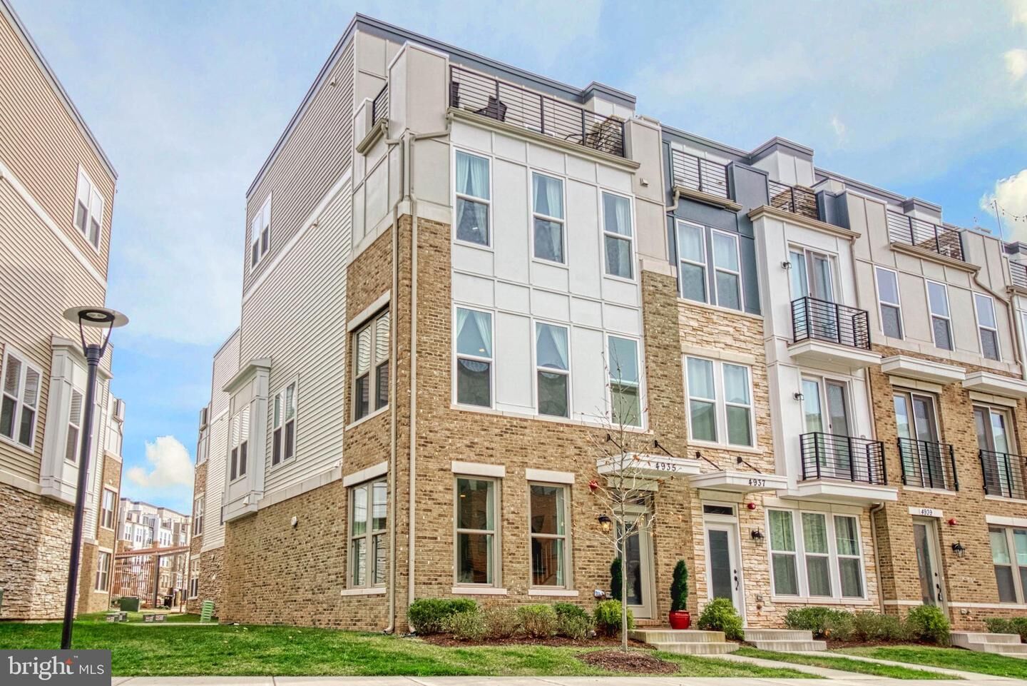 Property Photo: 4935 Trail Vista Lane VA 20151