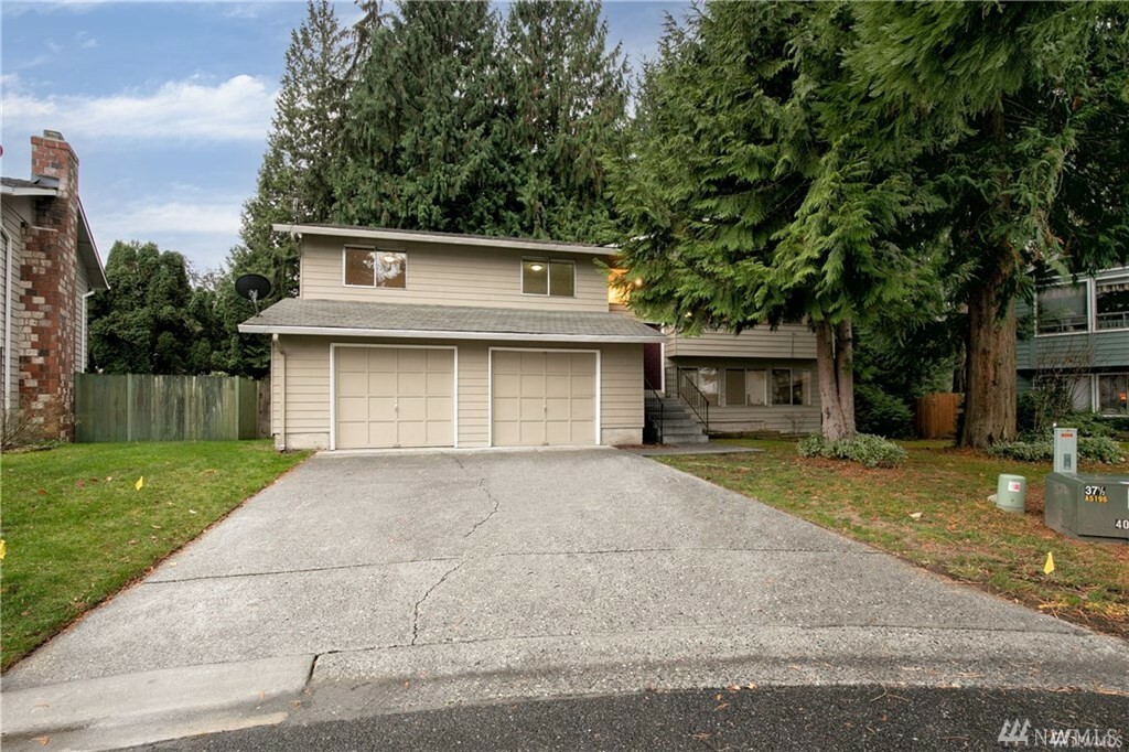 Property Photo:  5722 140th Place SE  WA 98208 