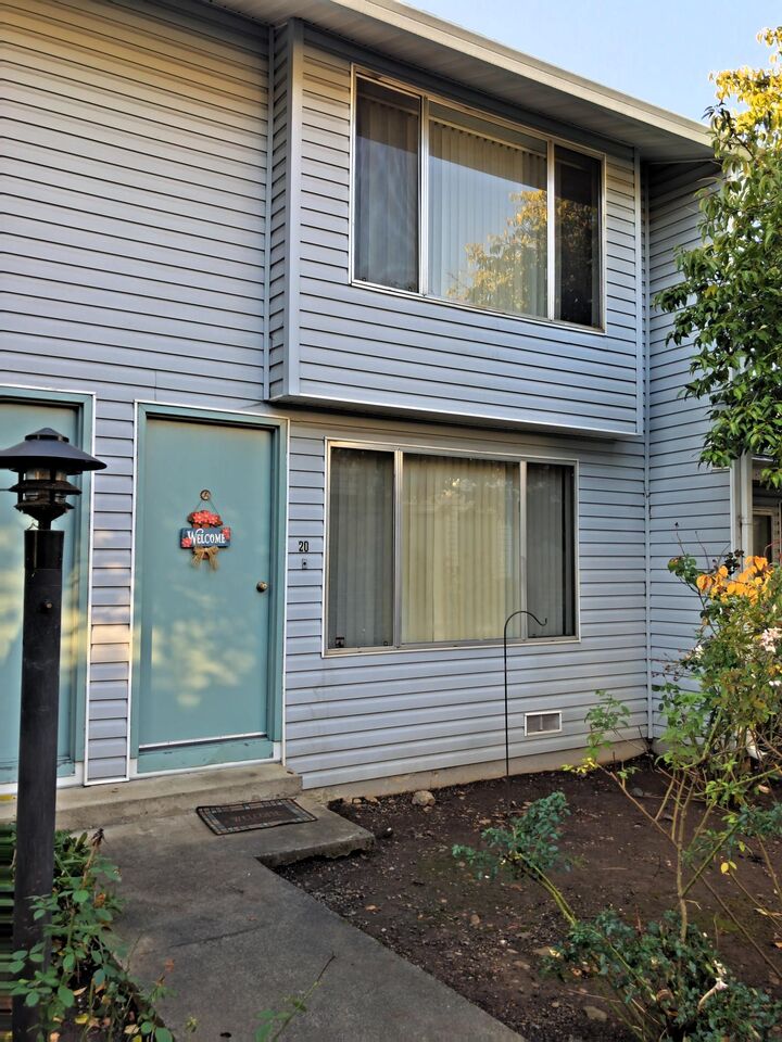 2000 Brookhurst Street Apt 20  Medford OR 97504 photo