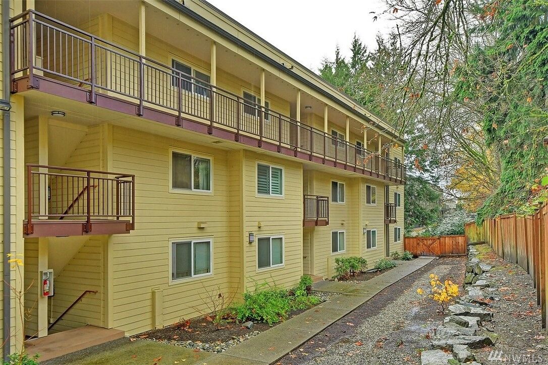 Property Photo:  5824 NE 75th St D 206  WA 98115 