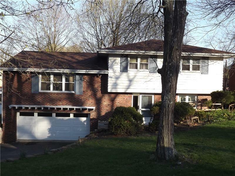 Property Photo:  1126 Oakridge Dr  PA 15227 