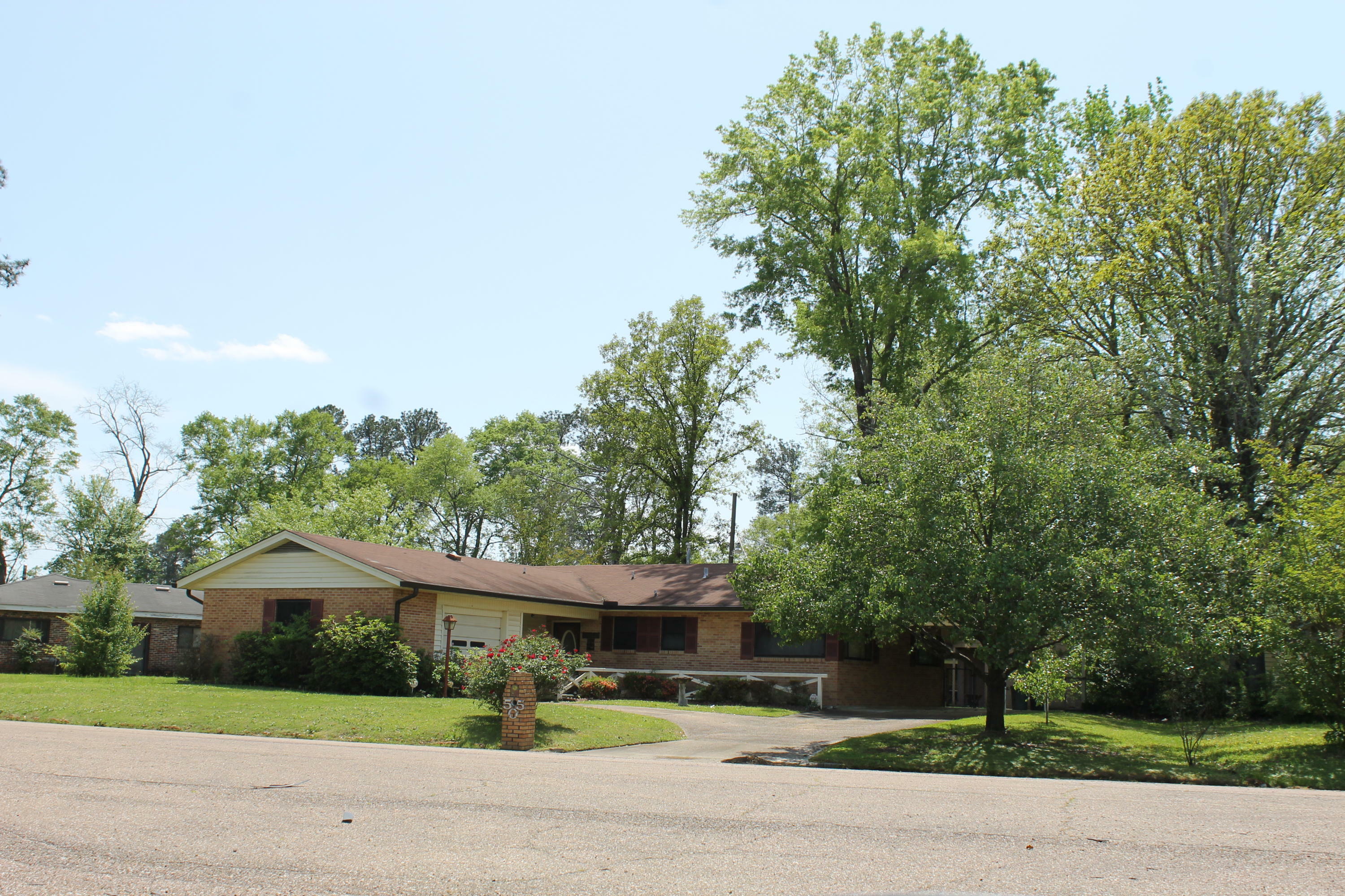 Property Photo:  505 Redwood St  MS 39702 