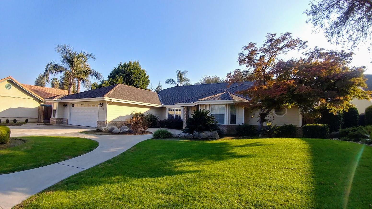 Property Photo:  1543 E Paradise Avenue  CA 93292 