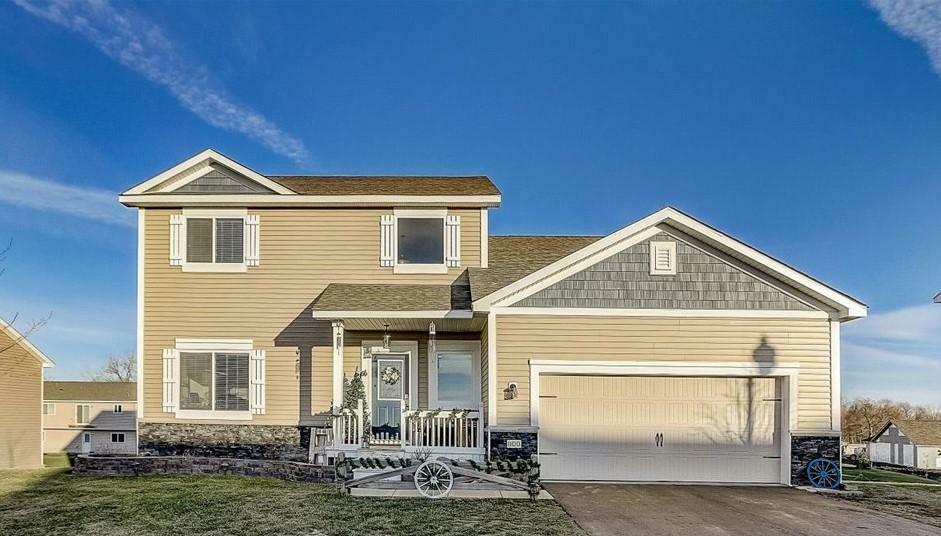 Property Photo:  1100 Foede Circle  MN 55363 