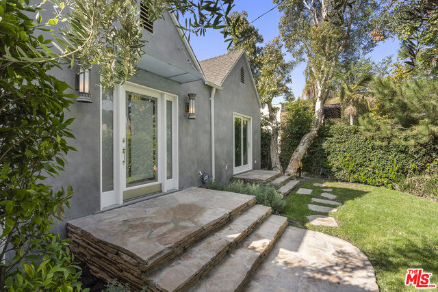 Property Photo:  363 Huntley Dr  CA 90048 