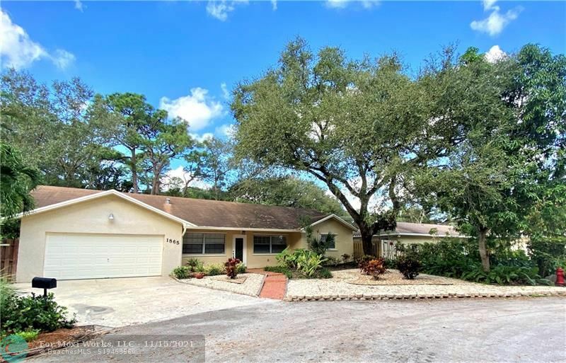 Property Photo:  1865 SW 24th Ave  FL 33312 