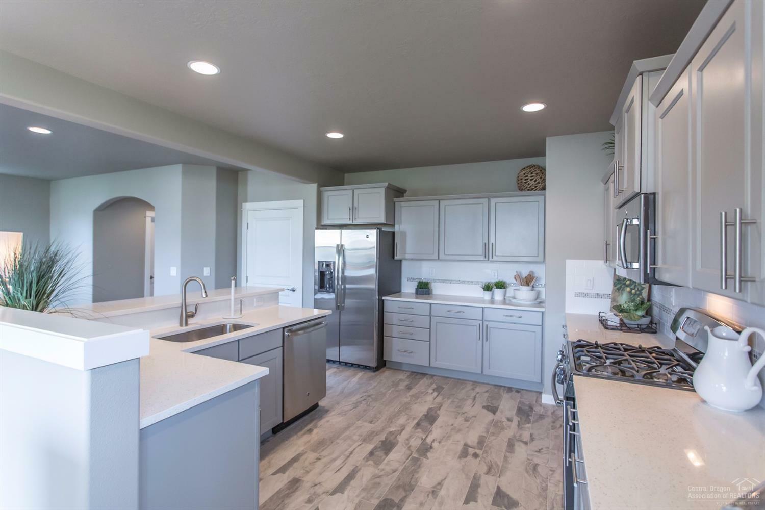 Property Photo: 2486 NW Kingwood Avenue OR 97756