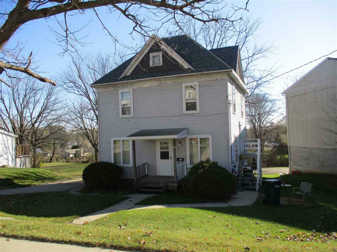 Property Photo:  327 Rosendale St  WI 53916 