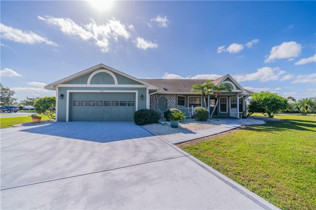 Property Photo:  301 Brockfield Drive  FL 33573 