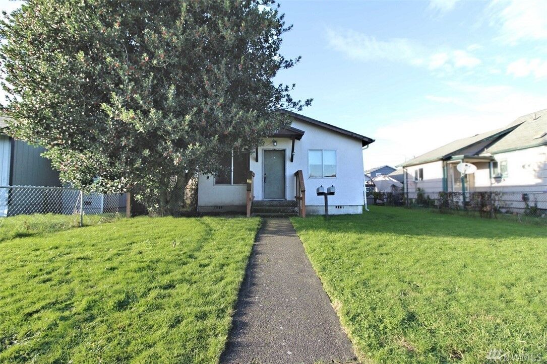 Property Photo: 353 17th Ave WA 98632