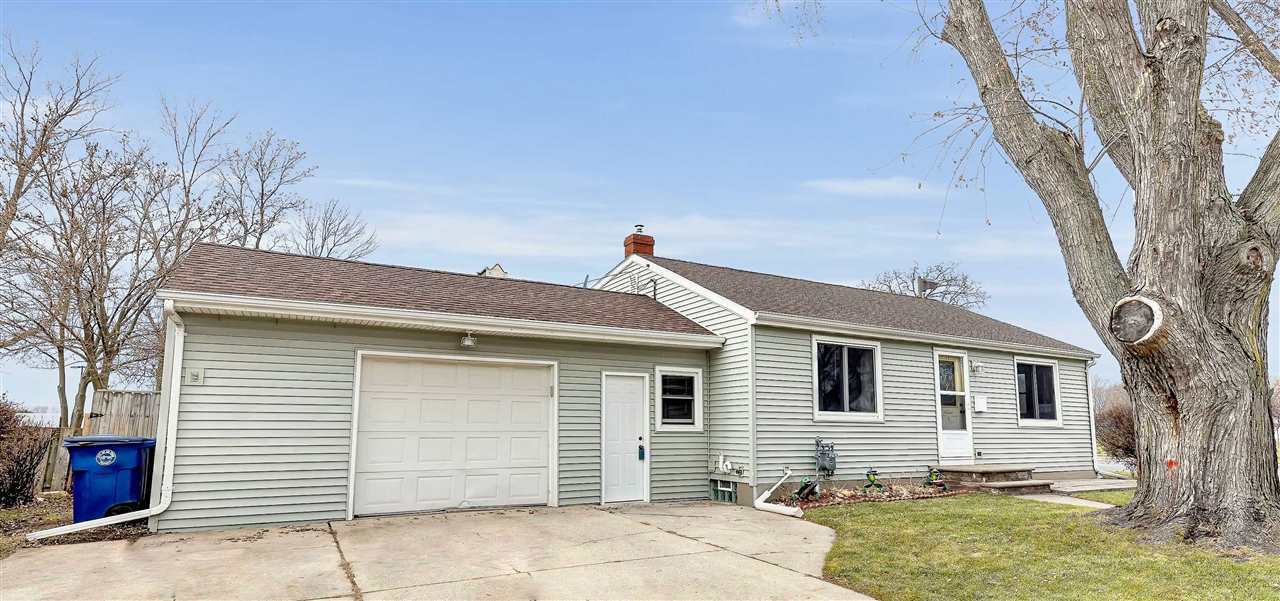 Property Photo: 1072 Suburban Drive WI 54115-1031