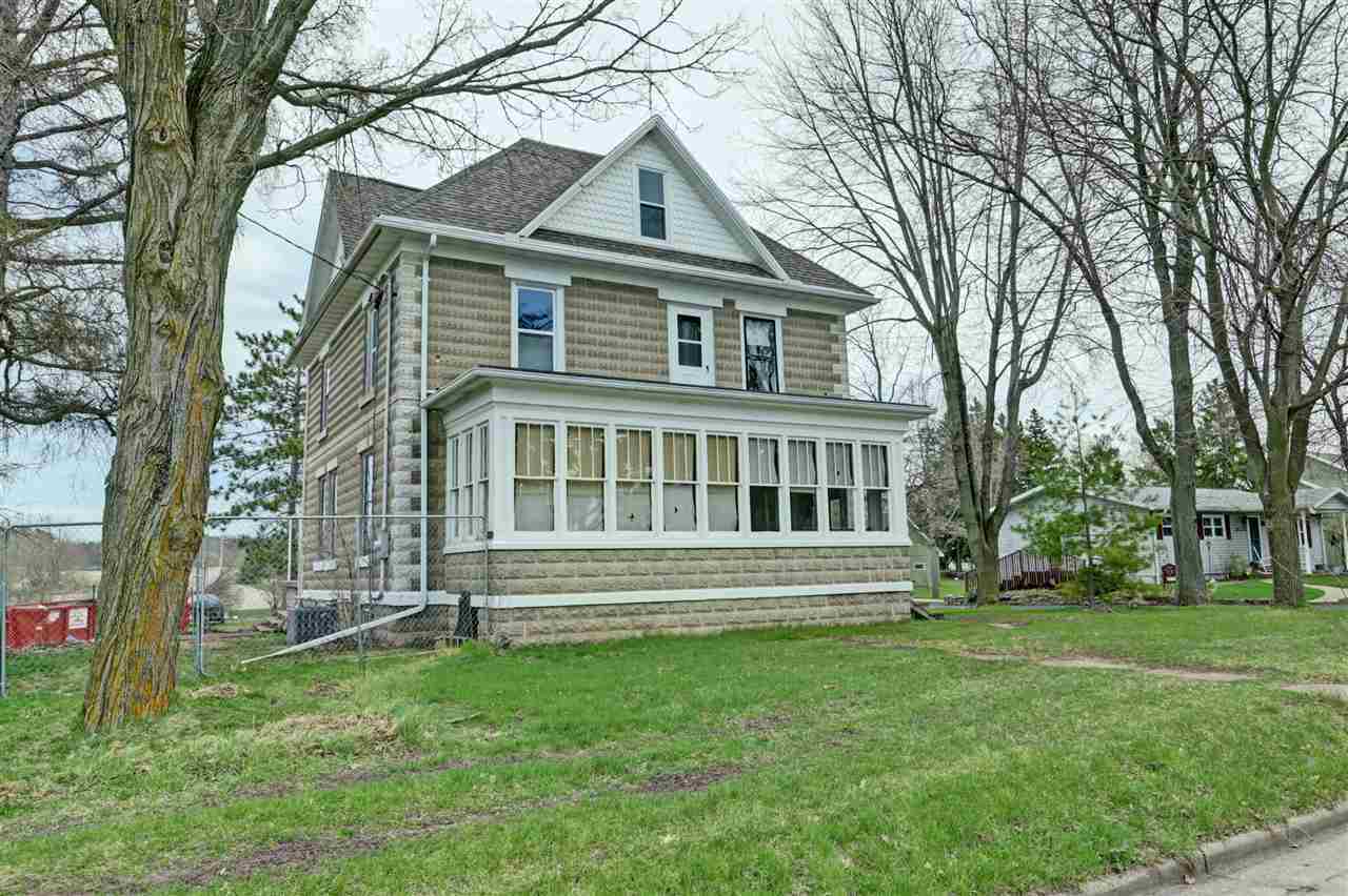 Property Photo:  326 N Olk Street  WI 54944-9422 