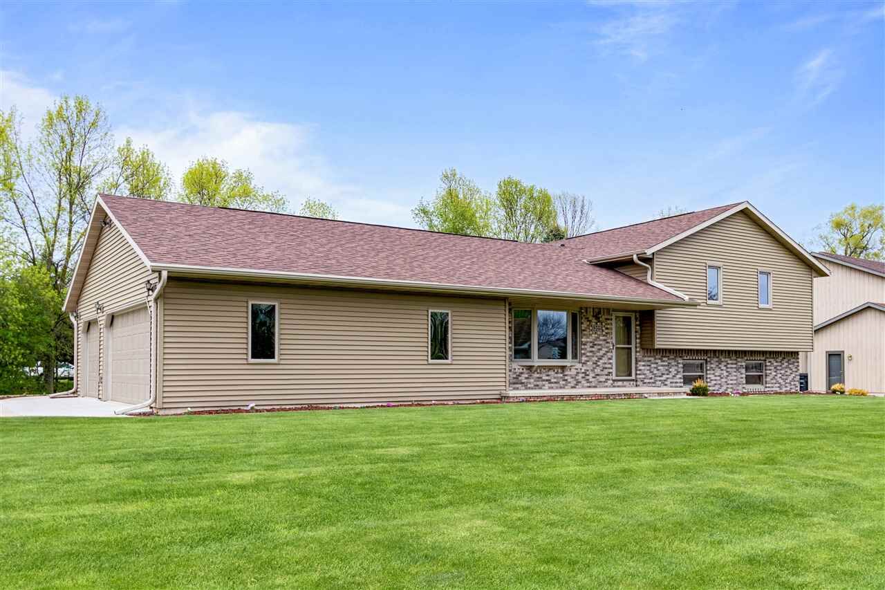 Property Photo:  1322 Whippletree Lane  WI 54956-1158 