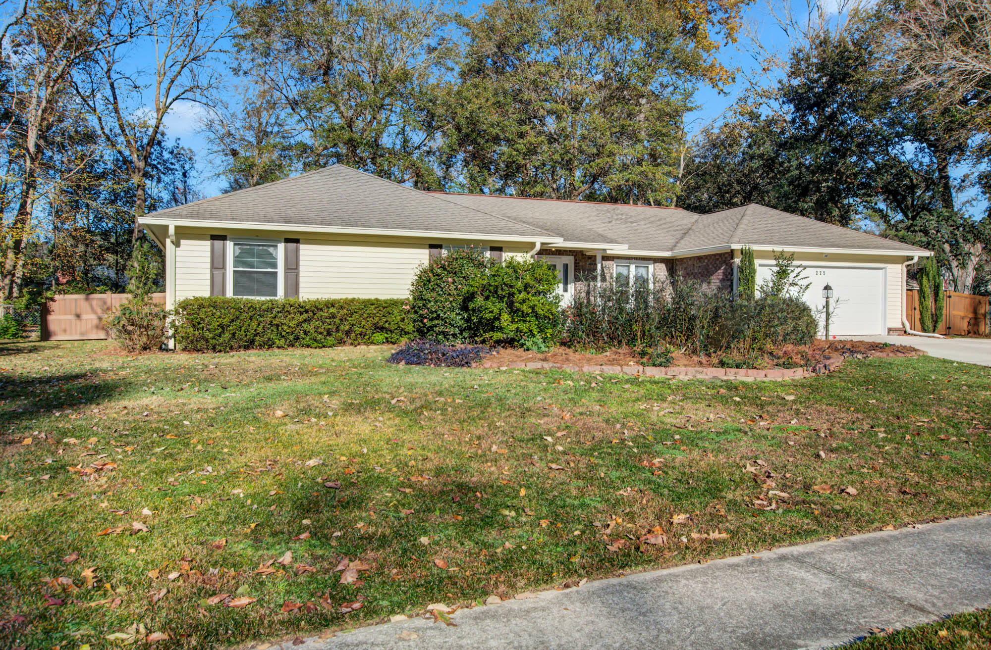 Property Photo:  225 Savannah Round Round  SC 29485 